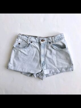 Vintage Levi’s Orange Tab Denim Shorts High Rise Light Wash Cut Off Size 27